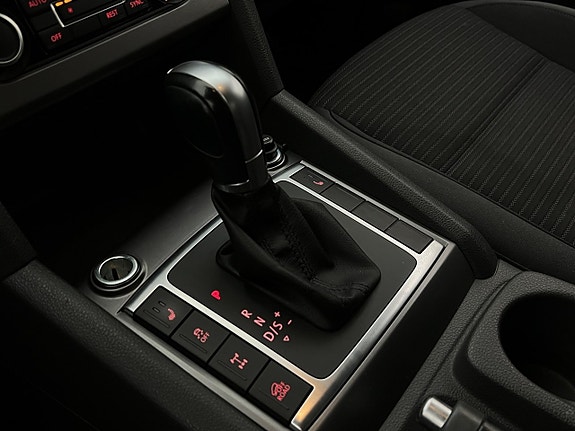 Volkswagen Amarok 27 of 30