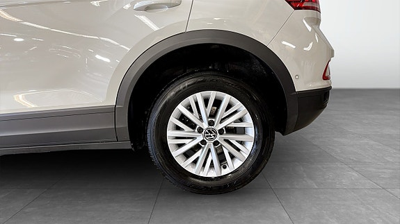 Volkswagen T-Roc 6 of 19