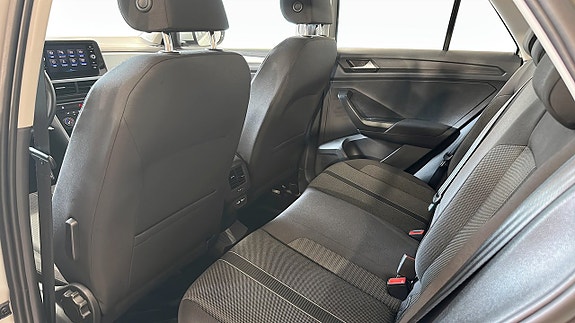 Volkswagen T-Roc 12 of 19