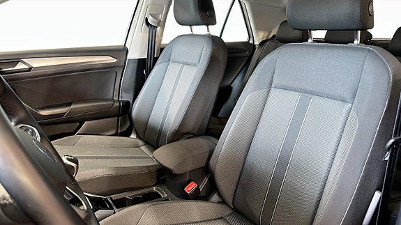 Volkswagen T-Roc 8 of 19