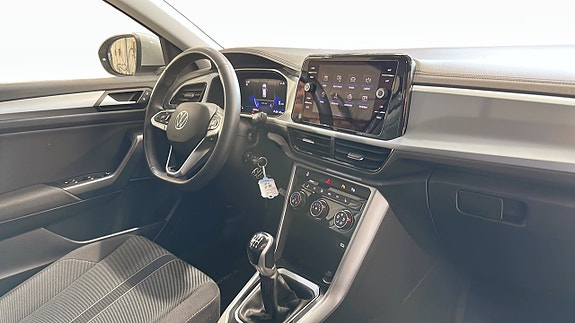 Volkswagen T-Roc 11 of 19
