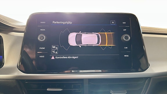 Volkswagen T-Roc 16 of 19