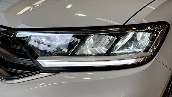 Volkswagen T-Roc 15 of 19