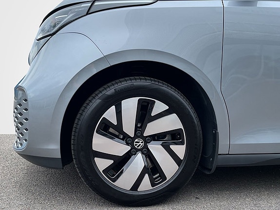 Volkswagen ID. Buzz 2 of 5