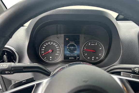 Mercedes-Benz Sprinter 208 11 of 12