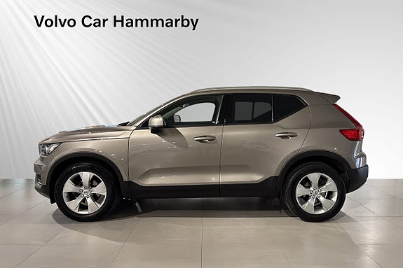 Volvo XC40 3 of 5