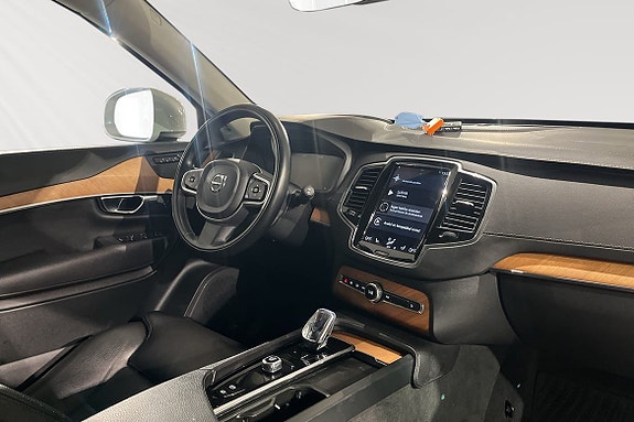 Volvo XC90 10 of 20