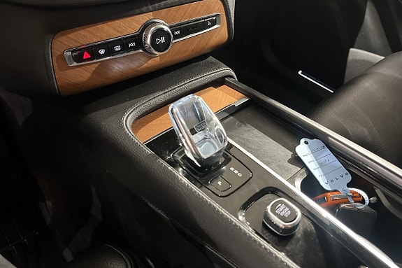 Volvo XC90 17 of 20