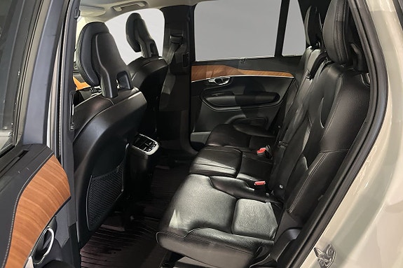 Volvo XC90 8 of 20