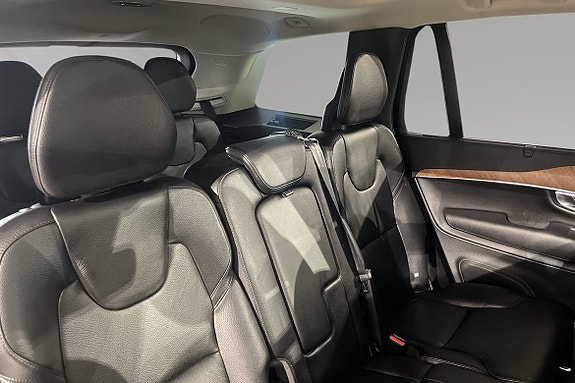 Volvo XC90 11 of 20