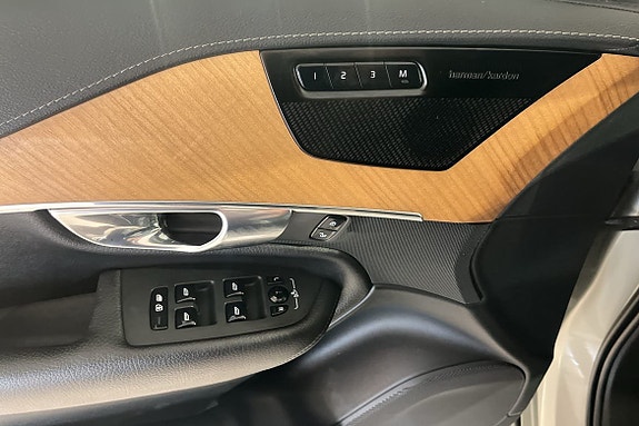 Volvo XC90 15 of 20