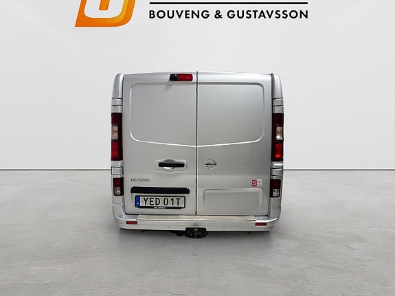 Nissan NV300 5 of 5