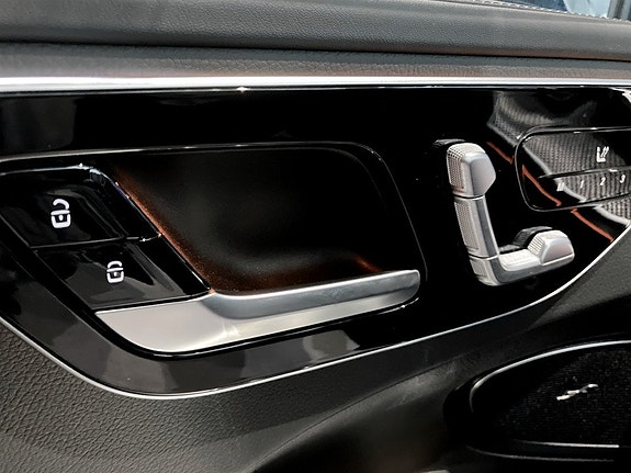 Mercedes-Benz C300 8 of 15