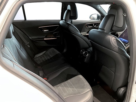 Mercedes-Benz C300 12 of 15