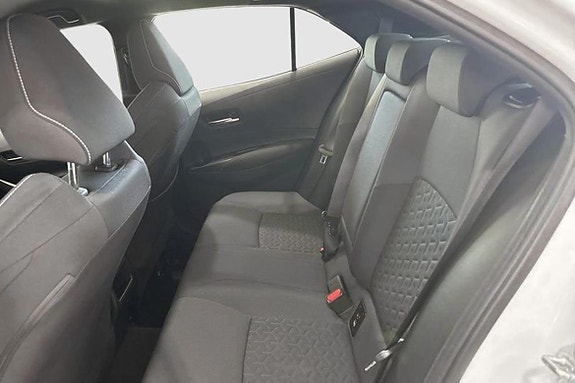 Toyota Corolla 9 of 12