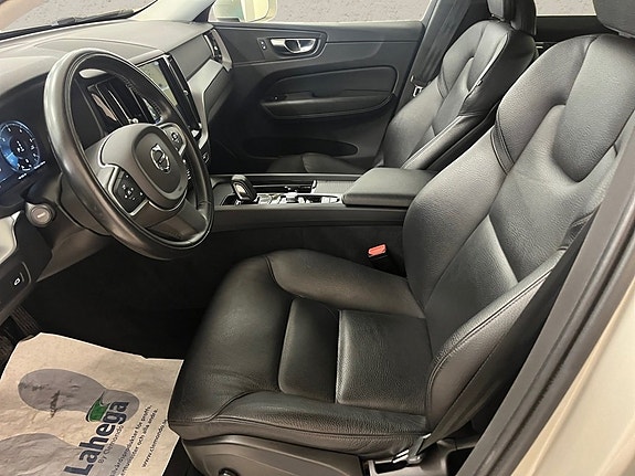 Volvo XC60 3 of 5