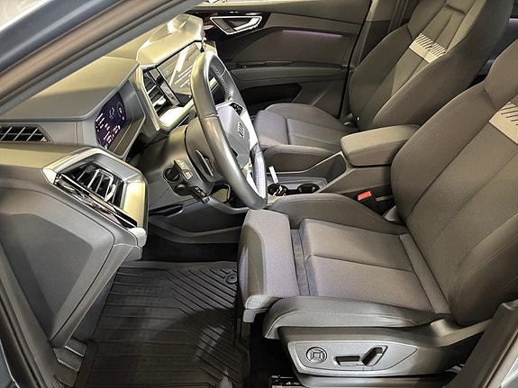 Audi Q4 e-tron 4 of 5