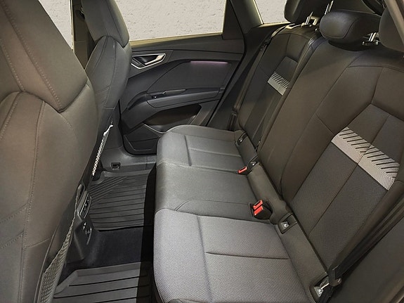 Audi Q4 e-tron 7 of 12