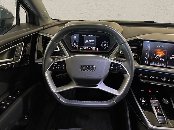 Audi Q4 e-tron 6 of 12