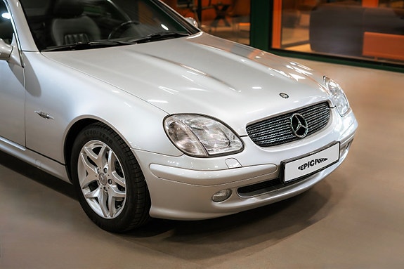 Mercedes-Benz SLK200 5 of 5