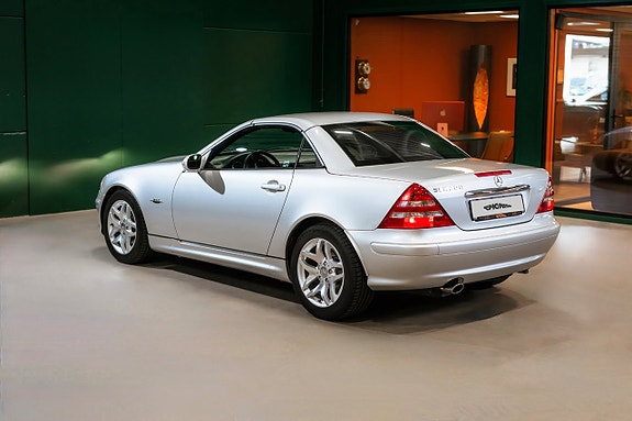 Mercedes-Benz SLK200 4 of 5