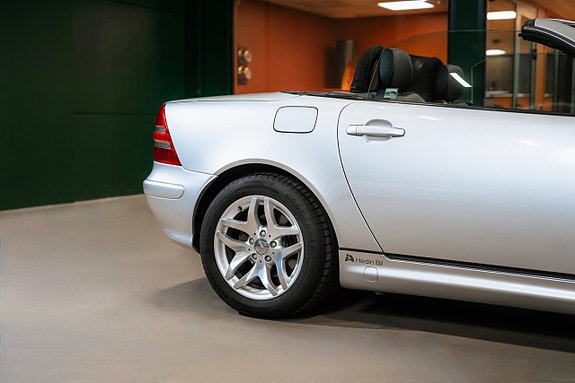 Mercedes-Benz SLK200 9 of 27