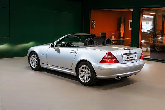 Mercedes-Benz SLK200 3 of 5