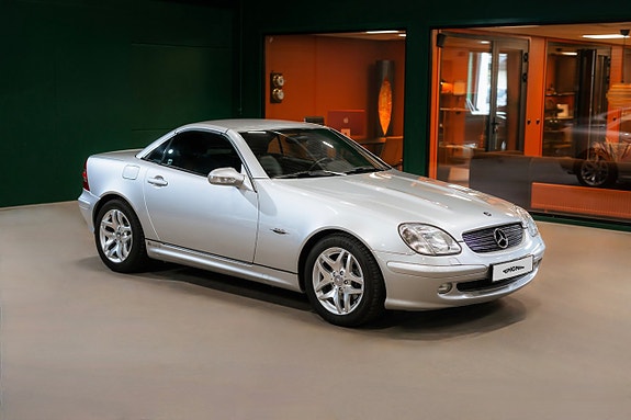 Mercedes-Benz SLK200 2 of 5