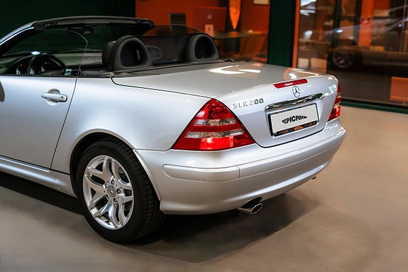 Mercedes-Benz SLK200 6 of 27