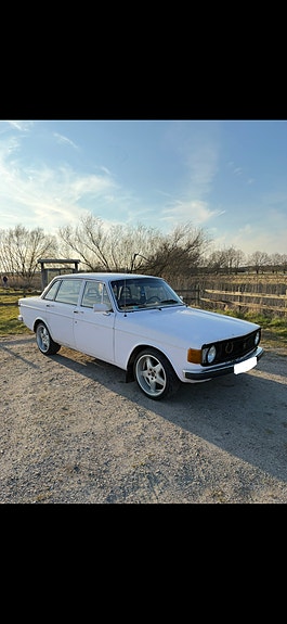Volvo 144 2 of 3