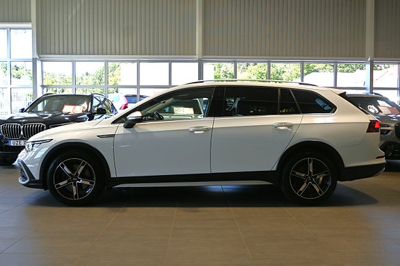 Volkswagen Golf Alltrack 2 of 28