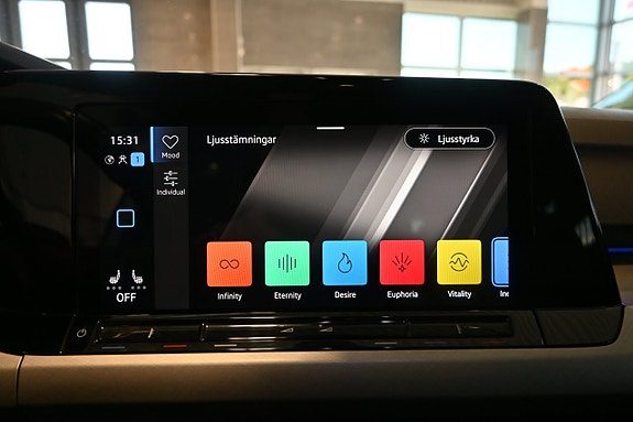 Volkswagen Golf Alltrack 21 of 28
