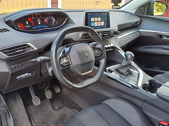Peugeot 3008 3 of 7
