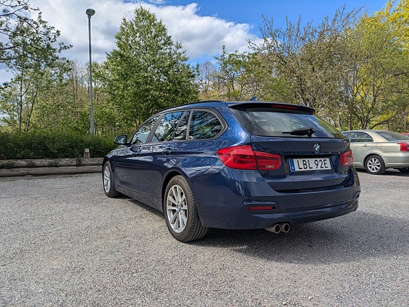 BMW 325d 4 of 5