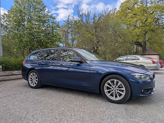 BMW 325d 2 of 5