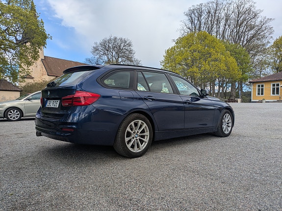 BMW 325d 3 of 5