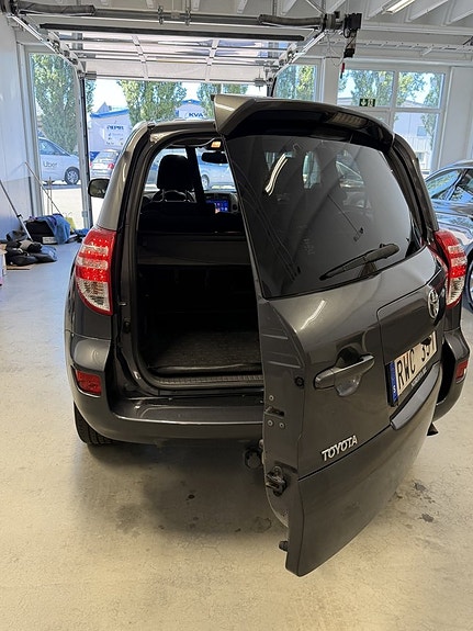 Toyota RAV4 17 of 18