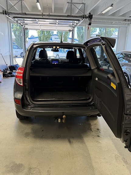 Toyota RAV4 16 of 18