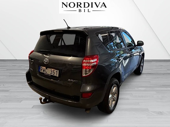 Toyota RAV4 4 of 18