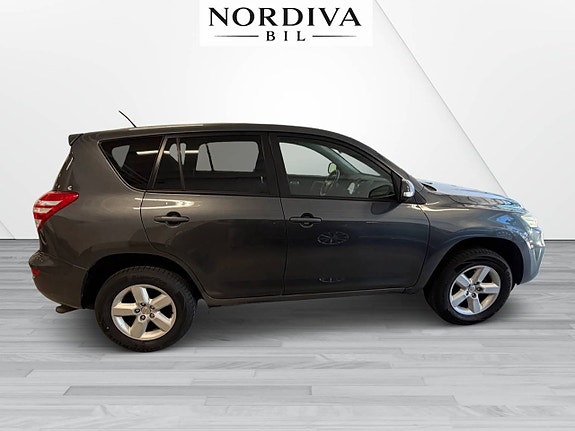 Toyota RAV4 7 of 18