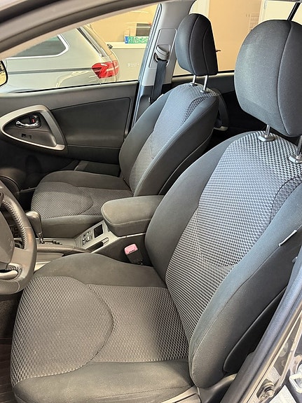 Toyota RAV4 18 of 18
