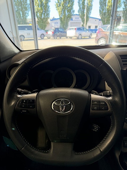 Toyota RAV4 8 of 18