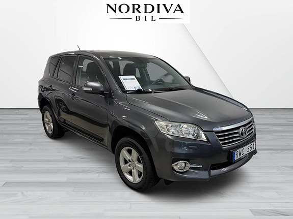 Toyota RAV4 3 of 18