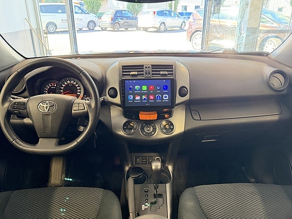 Toyota RAV4 10 of 18