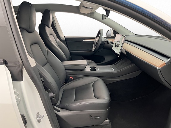 Tesla Model Y 19 of 30