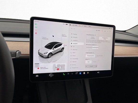 Tesla Model Y 24 of 30
