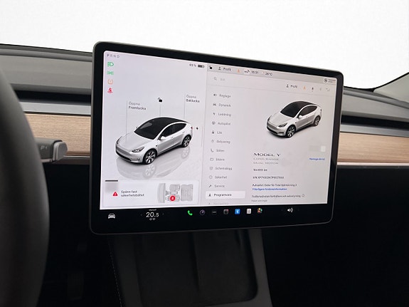 Tesla Model Y 27 of 30
