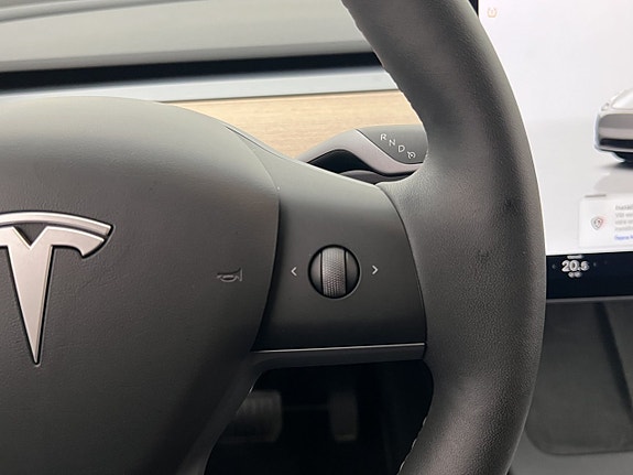Tesla Model Y 16 of 30