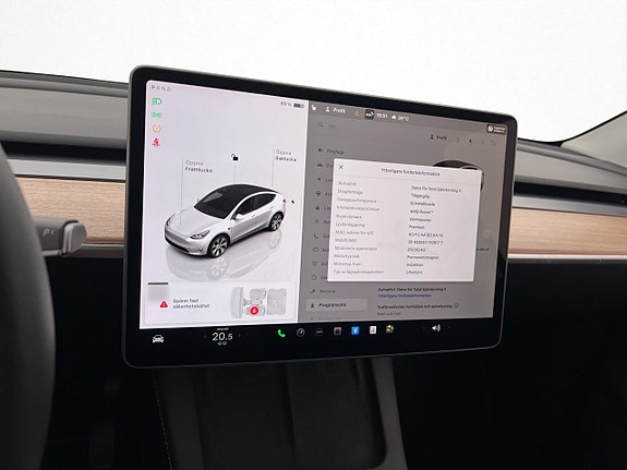 Tesla Model Y 28 of 30