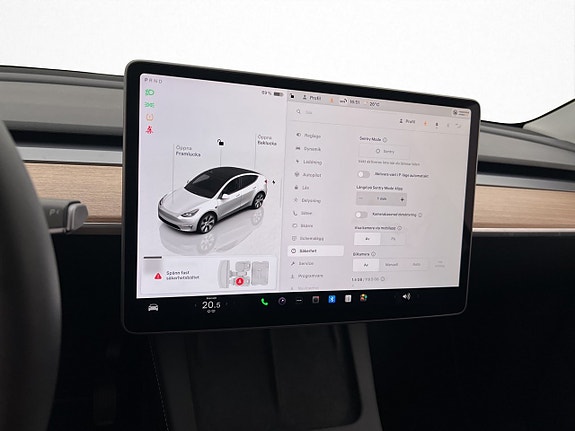 Tesla Model Y 26 of 30
